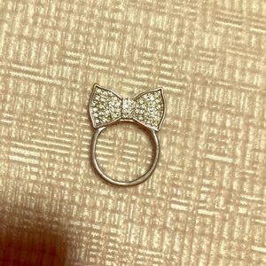 Standing silver bow ring